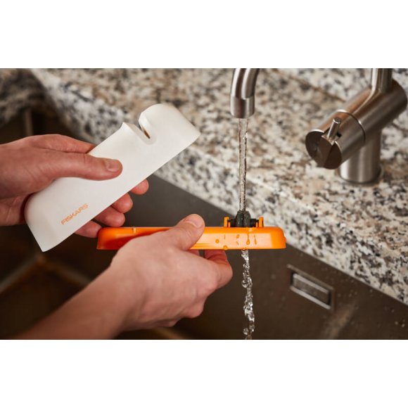 FISKARS FUNCTIONAL FORM 1014214 Ostrzałka do noży ROLL-SHARP / biała
