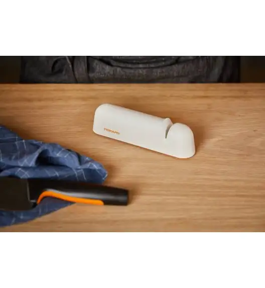FISKARS FUNCTIONAL FORM 1014214 Ostrzałka do noży ROLL-SHARP / biała