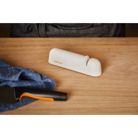 FISKARS FUNCTIONAL FORM 1014214 Ostrzałka do noży ROLL-SHARP / biała