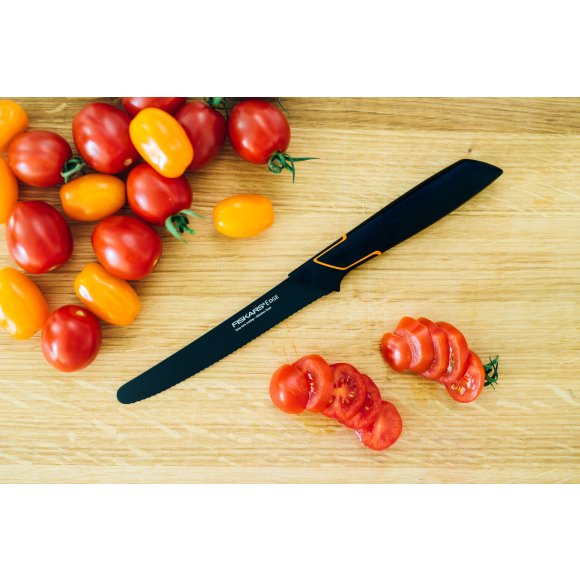 FISKARS EDGE 1003099+1003098 Zestaw 5 noży kuchennych w bloku czarnym / stal 420J2 / czarne ostrza + OSTRZAŁKA Edge 