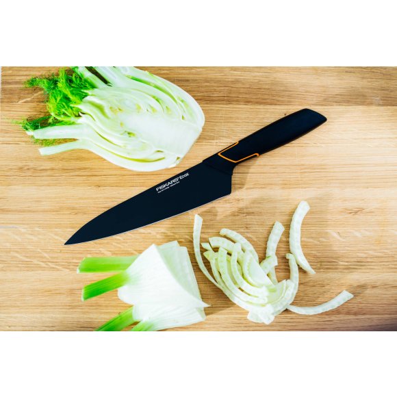 FISKARS EDGE 1003099+1003098 Zestaw 5 noży kuchennych w bloku czarnym / stal 420J2 / czarne ostrza + OSTRZAŁKA Edge 