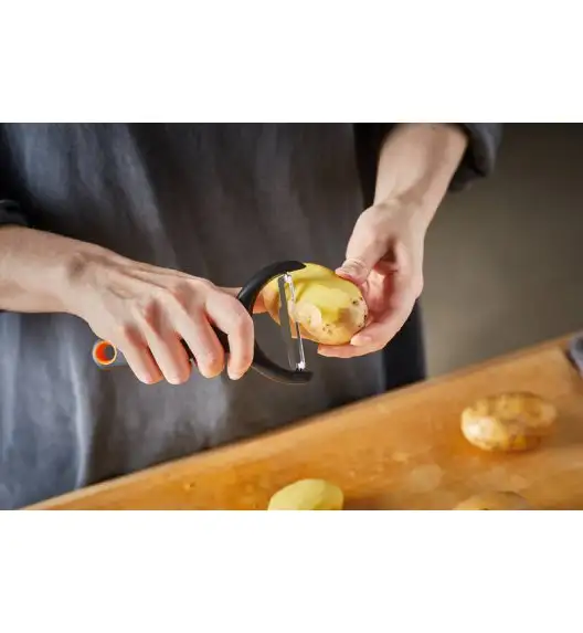 FISKARS FUNCTIONAL FORM 1016122 Obierak do warzyw / stal nierdzewna 