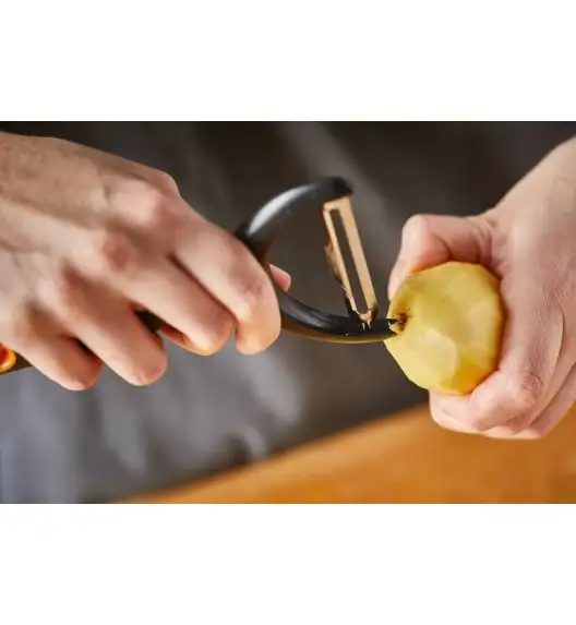 FISKARS FUNCTIONAL FORM 1016122 Obierak do warzyw / stal nierdzewna 