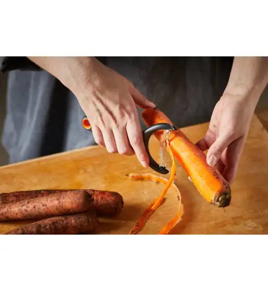 FISKARS FUNCTIONAL FORM 1016122 Obierak do warzyw / stal nierdzewna 