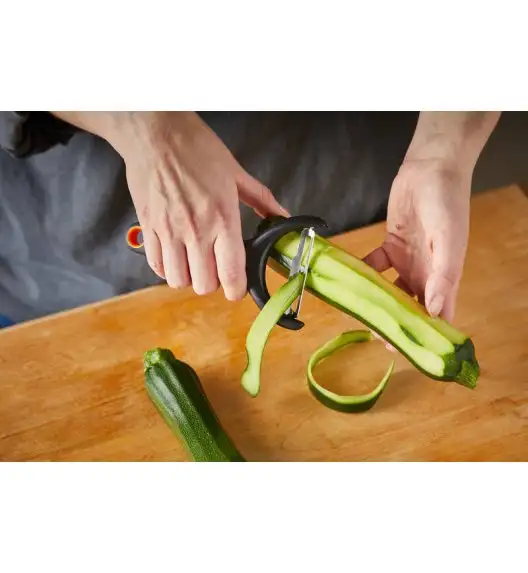 FISKARS FUNCTIONAL FORM 1016122 Obierak do warzyw / stal nierdzewna 