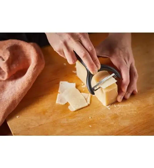 FISKARS FUNCTIONAL FORM 1016122 Obierak do warzyw / stal nierdzewna 