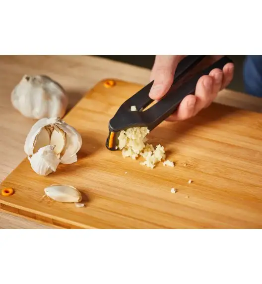 FISKARS FUNCTIONAL FORM 1028361 Praska do czosnku 16 cm / tworzywo sztuczne
