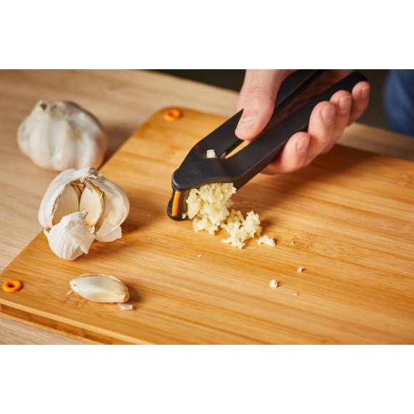 FISKARS FUNCTIONAL FORM 1028361 Praska do czosnku 16 cm / tworzywo sztuczne