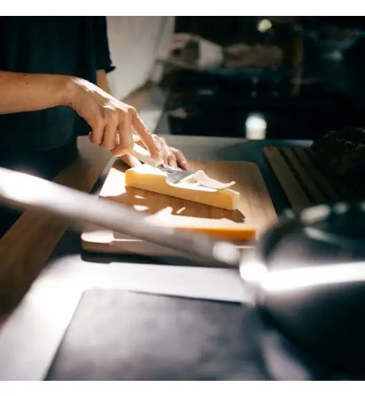 FISKARS FUNCTIONAL FORM 1016129 Skrawak do sera twardego / stal nierdzewna