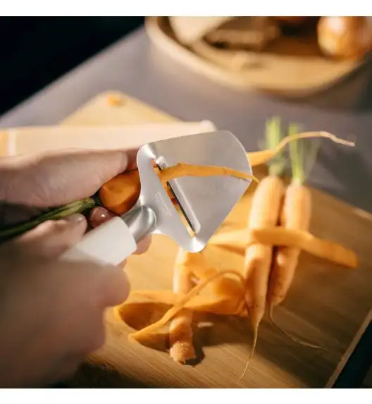 FISKARS FUNCTIONAL FORM 1016129 Skrawak do sera twardego / stal nierdzewna