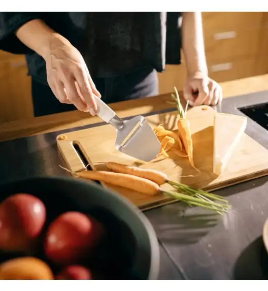 FISKARS FUNCTIONAL FORM 1016129 Skrawak do sera twardego / stal nierdzewna