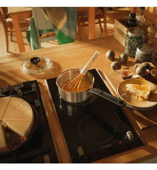 FISKARS FUNCTIONAL FORM 1023613 Trzepaczka z silikonowymi końcami / tworzywo sztuczne