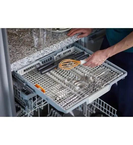 FISKARS FUNCTIONAL FORM 1023613 Trzepaczka z silikonowymi końcami / tworzywo sztuczne