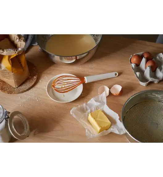 FISKARS FUNCTIONAL FORM 1023613 Trzepaczka z silikonowymi końcami / tworzywo sztuczne