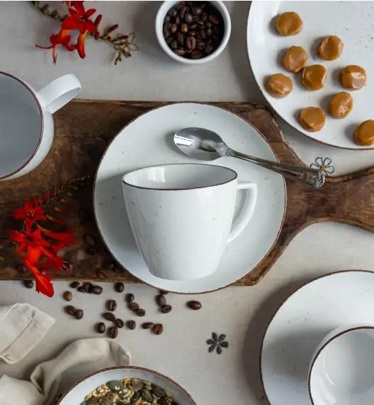 LUBIANA BOSS 6630U Serwis obiadowo - kawowy 90 el / 18 osób / budyniowy / porcelana ręcznie malowana