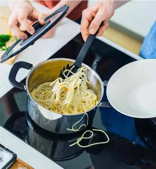 FISKARS FUNCTIONAL FORM AFF1 Komplet 6 przyborów kuchennych / tworzywo sztuczne