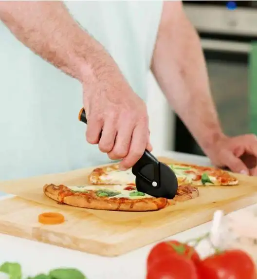 FISKARS FUNCTIONAL FORM AFF1 Komplet 4 przyborów kuchennych / tworzywo sztuczne