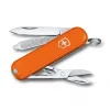 VICTORINOX CLASSIC SD Scyzoryk z nożyczkami i śrubokrętem / pomarańczowy / wyprodukowany w Szwajcarii