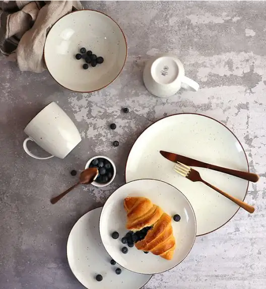 LUBIANA BOSS 6630U Serwis obiadowy 76 el / 18 osób / budyniowy / porcelana ręcznie malowana