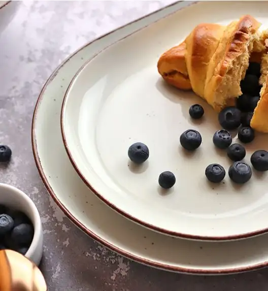 LUBIANA BOSS 6630U Serwis obiadowy 76 el / 18 osób / budyniowy / porcelana ręcznie malowana