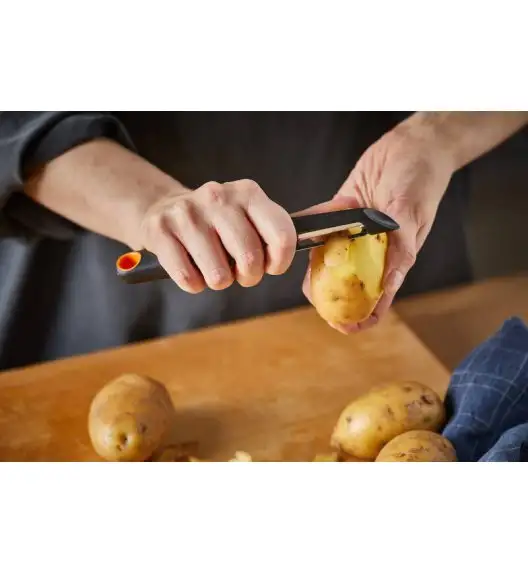 FISKARS FUNCTIONAL FORM 1014419 Skrobaczka do warzyw 6 cm z ruchomą głowicą / stal nierdzewna 