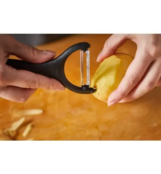 FISKARS ESSENTIAL 1065599 Obierak do warzyw / stal nierdzewna 