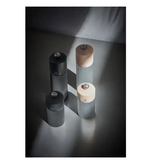 PEUGEOT LINE Młynek do soli 18 cm / dark carbone