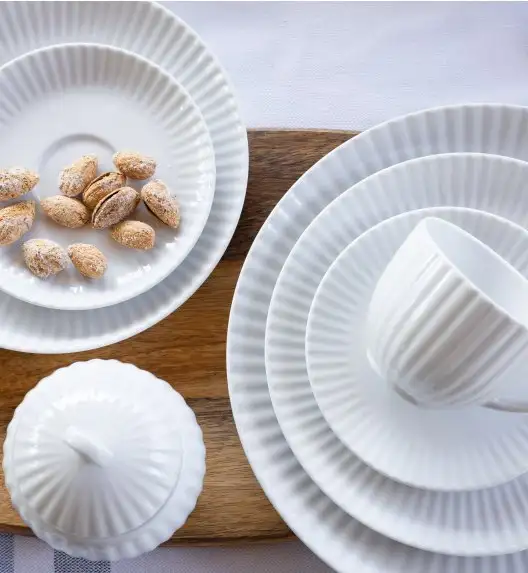 LUBIANA DAISY Cukiernica 250 ml z pokrywką | biała porcelana 