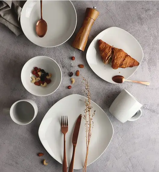 WYPRZEDAŻ! WATERSIDE EVERYDAY WHITE Komplet 4 talerzy dla 1 osoby / porcelana