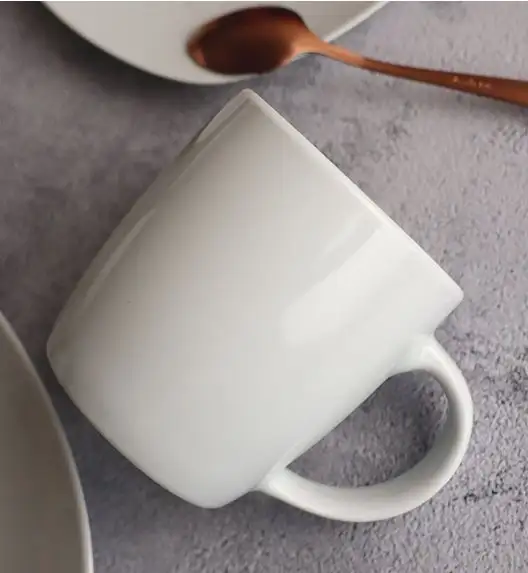 WYPRZEDAŻ! WATERSIDE EVERYDAY WHITE Komplet 5 kubków / porcelana