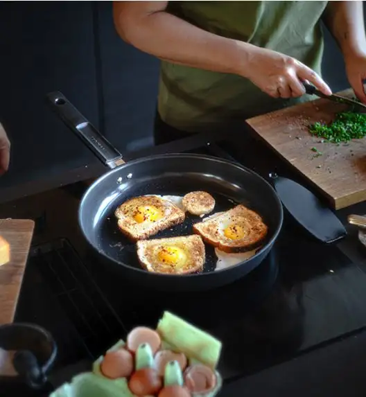 FISKARS HARD FACE 1075521 Patelnia 30 cm / powłoka Ceratec Superior