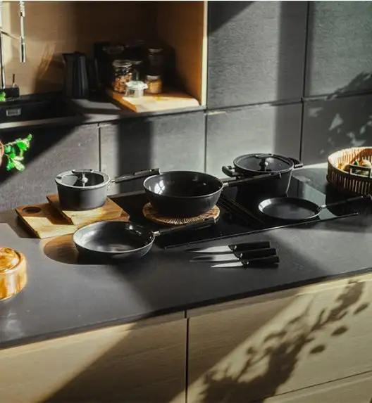 FISKARS HARD FACE 1075523 Wok 28 cm / powłoka Ceratec™ Superior