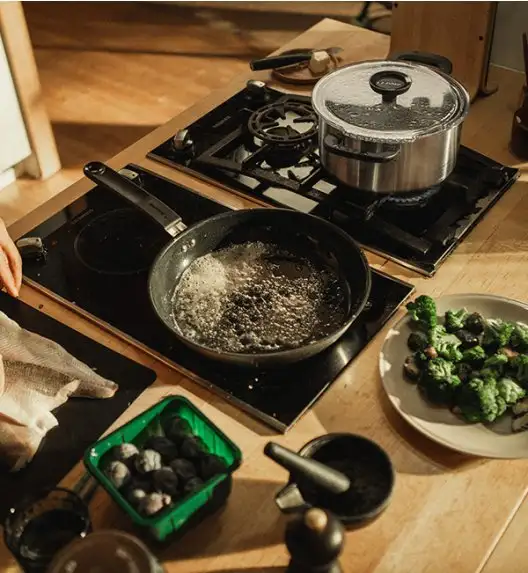 FISKARS FUNCTIONAL FORM 1072316 Garnek 3 l z pokrywką / stal nierdzewna