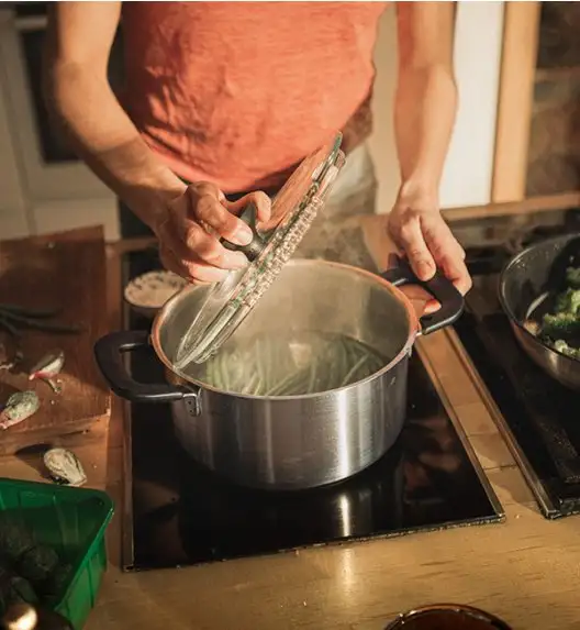 FISKARS FUNCTIONAL FORM 1072316 Garnek 3 l z pokrywką / stal nierdzewna