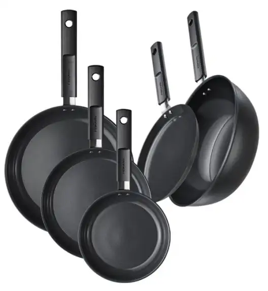 FISKARS HARD FACE Komplet garnki z pokrywkami 8 el + Patelnie 20, 24, 28 cm + Wok + naleśnikowa / powłoka Ceratec™ Superior