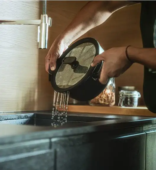 FISKARS HARD FACE Komplet garnki z pokrywkami 8 el + Patelnie 20, 24, 28 cm + pokrywki TADAR + Wok + naleśnikowa / powłoka Ceratec™ Superior