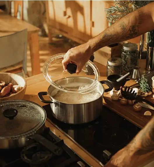 FISKARS FUNCTIONAL FORM Komplet garnki z pokrywkami 8 el