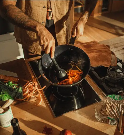 FISKARS FUNCTIONAL FORM Komplet patelni 20, 24, 28 cm + pokrywki TADAR + Wok / powłoka Ceratec™