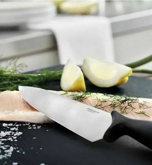 FISKARS ESSENTIAL Zestaw 9 noży (kuchenne +do warzyw +do obierania) w pudełku / stal nierdzewna + Skrobaczka ESSENTIAL