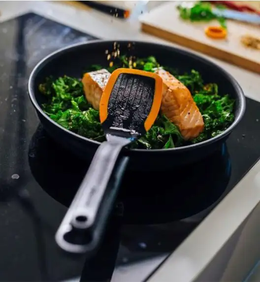 FISKARS KITCH'N 1055650 Patelnia 28 cm + pokrywka TADAR / powłoka nieprzywierająca