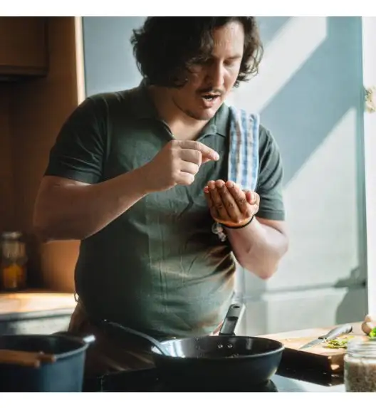 FISKARS HARD FACE Patelnia 26 cm z pokrywką / powłoka Ceratec™ Superior