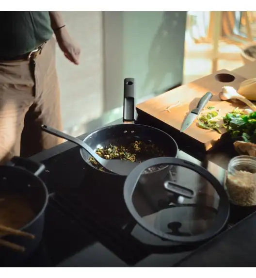 FISKARS HARD FACE Patelnia 26 cm z pokrywką / powłoka Ceratec™ Superior