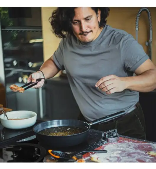 FISKARS HARD FACE Patelnia 28 cm z pokrywką / powłoka Ceratec™ Superior