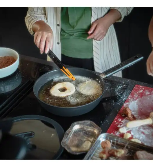 FISKARS HARD FACE Patelnia 28 cm z pokrywką / powłoka Ceratec™ Superior