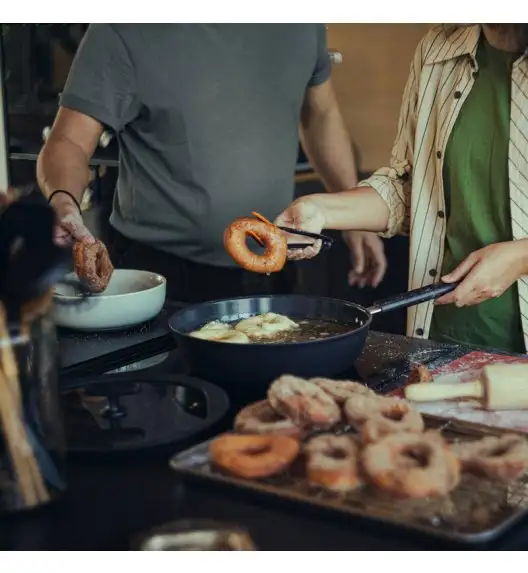 FISKARS HARD FACE Patelnia 28 cm z pokrywką / powłoka Ceratec™ Superior