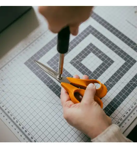 FISKARS CLASSIC Nożyczki kuchenne 18 cm ząbkowane ostrze / stal nierdzewna (6 generacja)