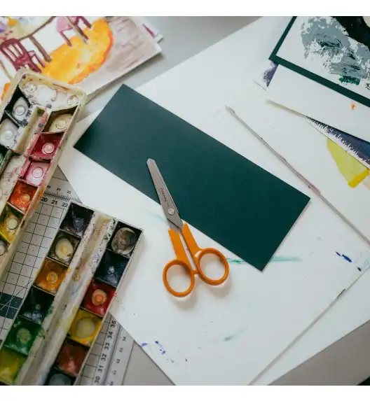 FISKARS CLASSIC Nożyczki dla hobbystów 13 cm / stal nierdzewna (6 generacja)