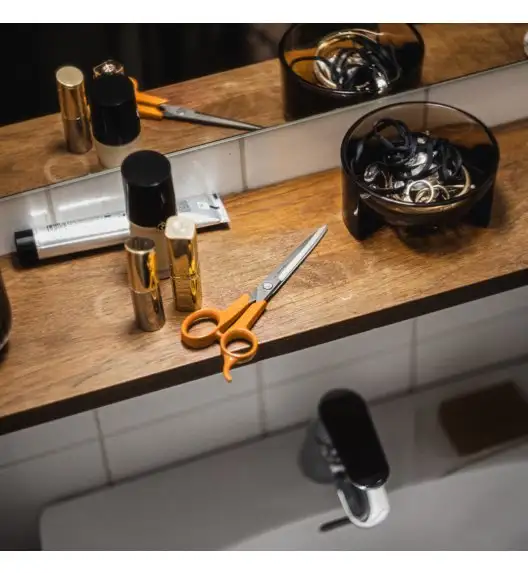 FISKARS CLASSIC Nożyczki fryzjerskie 17 cm / stal nierdzewna (6 generacja)