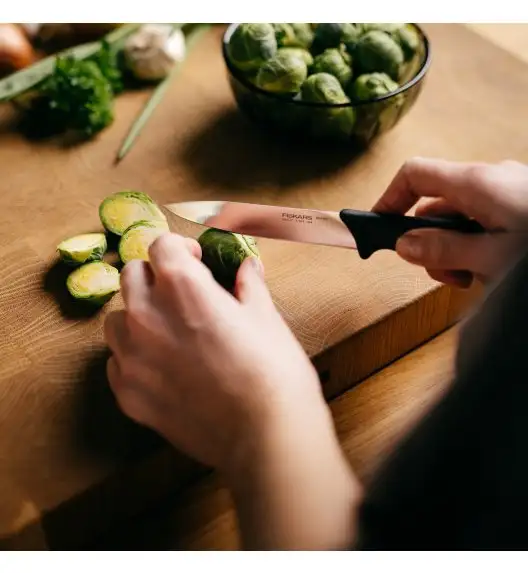 FISKARS ESSENTIAL Zestaw 2 małych noży kuchennych 7 cm + 11 cm w pudełku / stal nierdzewna + tworzywo sztuczne