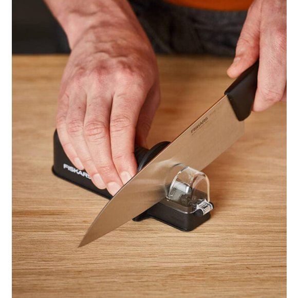 FISKARS CONTROL+ Komplet 2 noży + ostrzałka ceramiczna Roll-Sharp / japońska stal nierdzewna